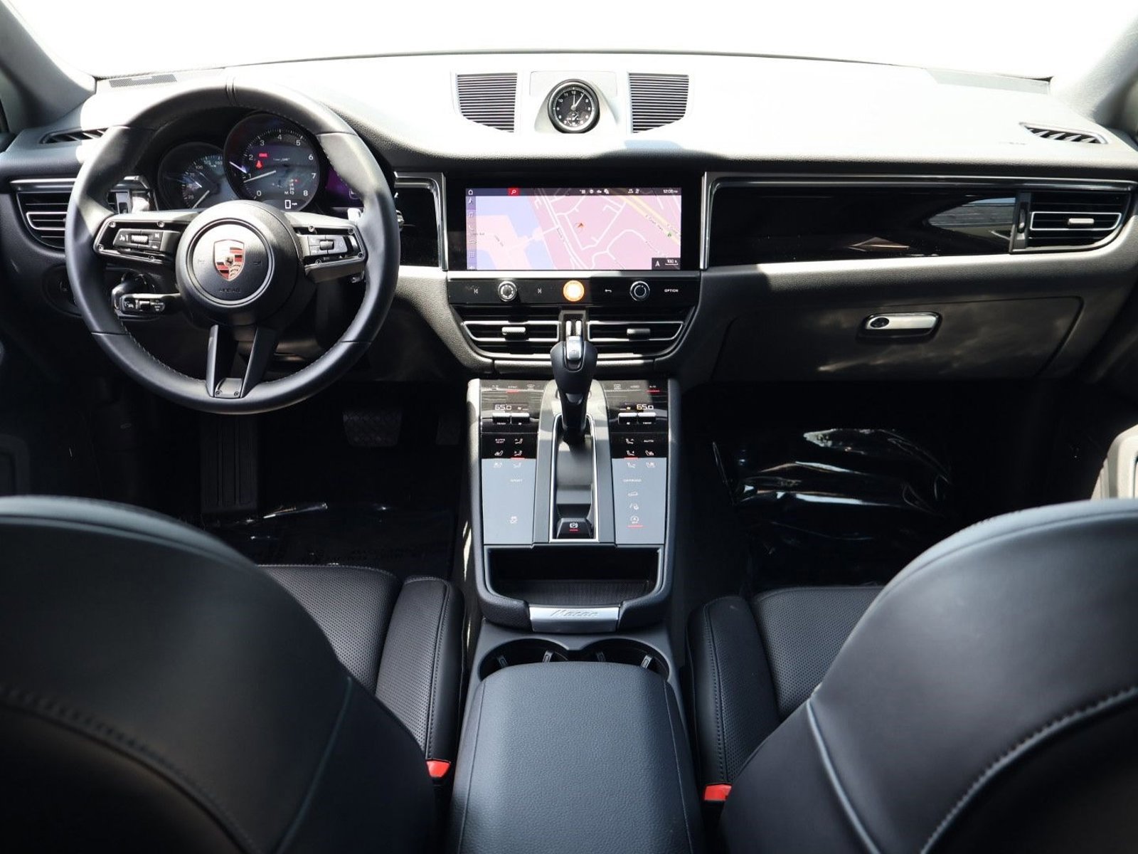 Certified 2025 Porsche Macan AWD/4WD image 19