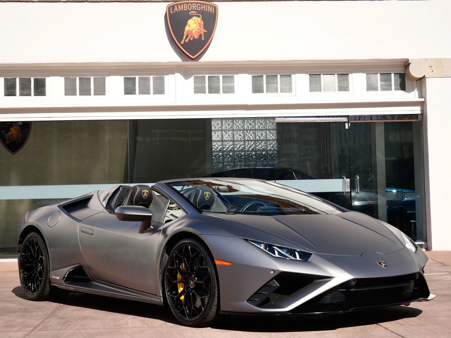 Used 2023 Lamborghini Huracan EVO image 1