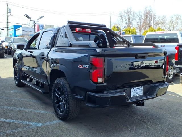 Certified 2025 Chevrolet Colorado Z71 w/ Midnight Edition AWD/4WD image 4
