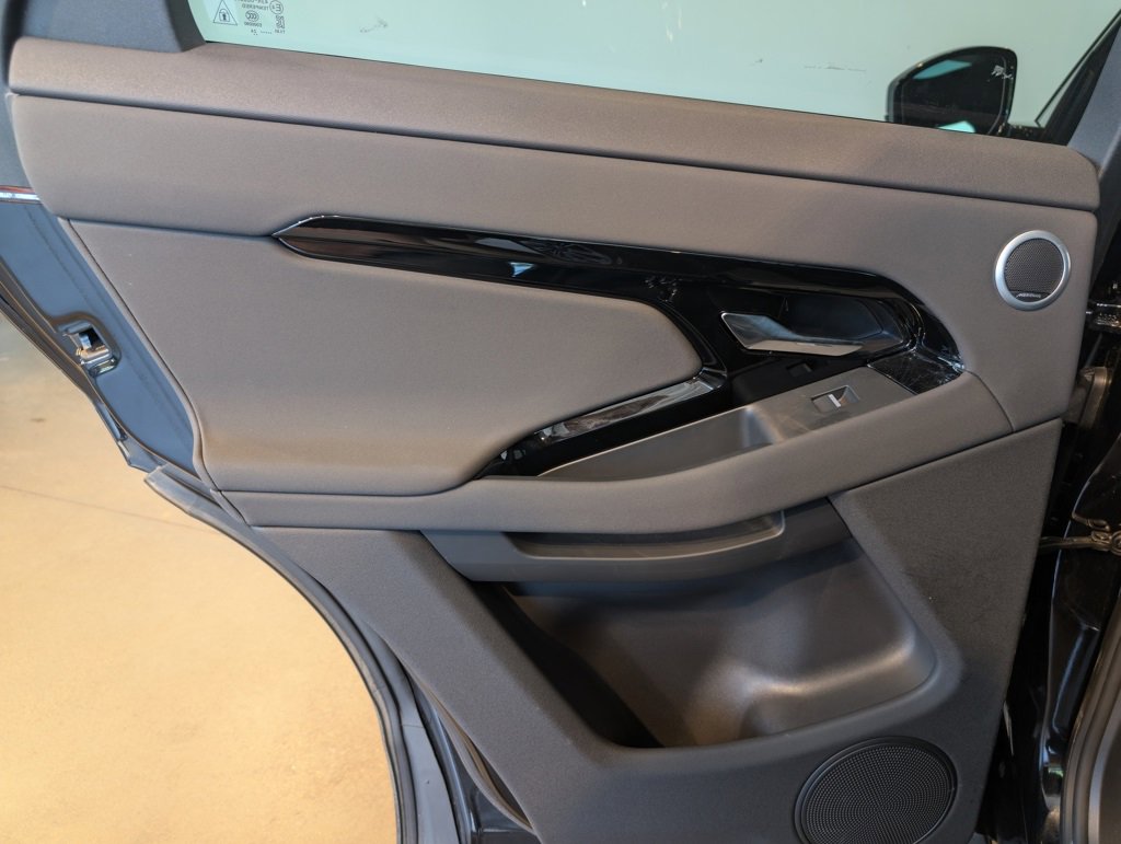 Used 2025 Land Rover Range Rover Evoque S image 23