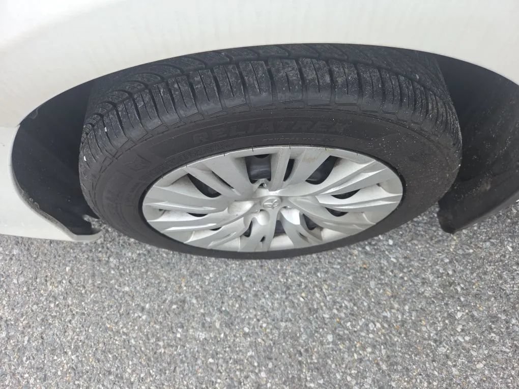 Used 2013 Toyota Camry LE FWD image 22