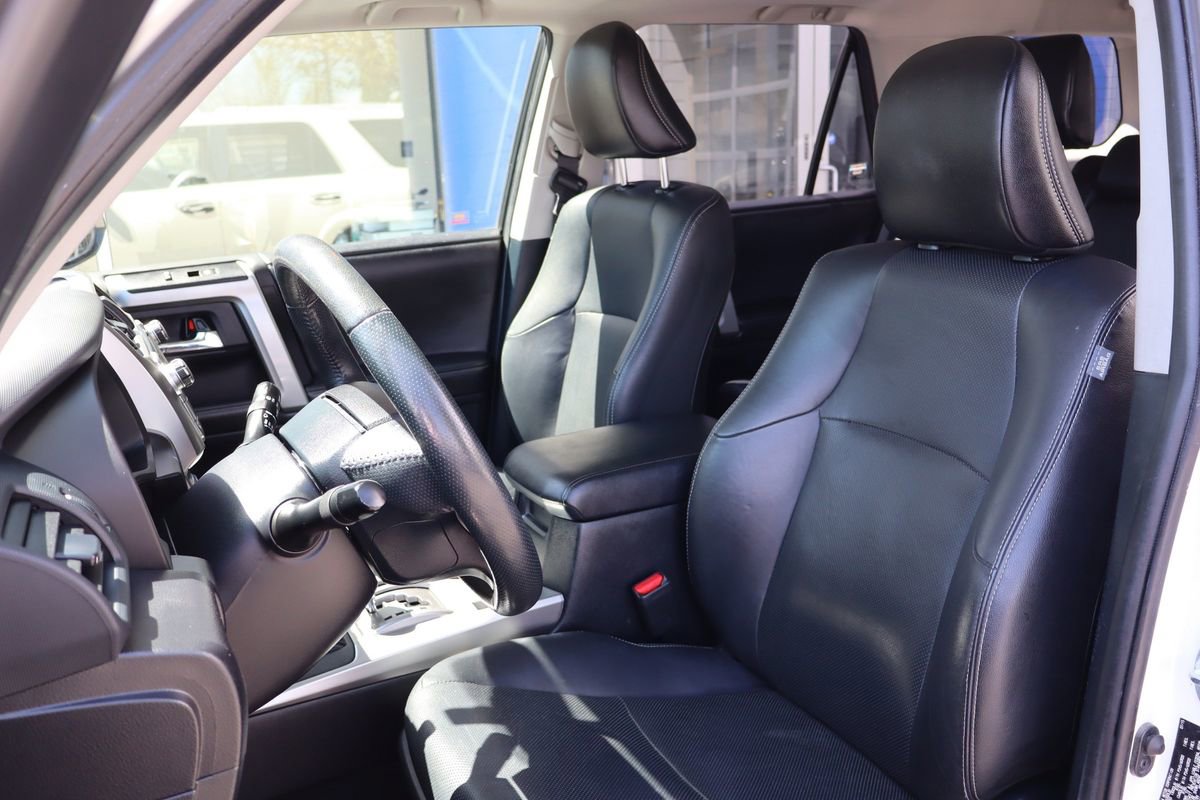 Used 2015 Toyota 4Runner Limited AWD/4WD image 10