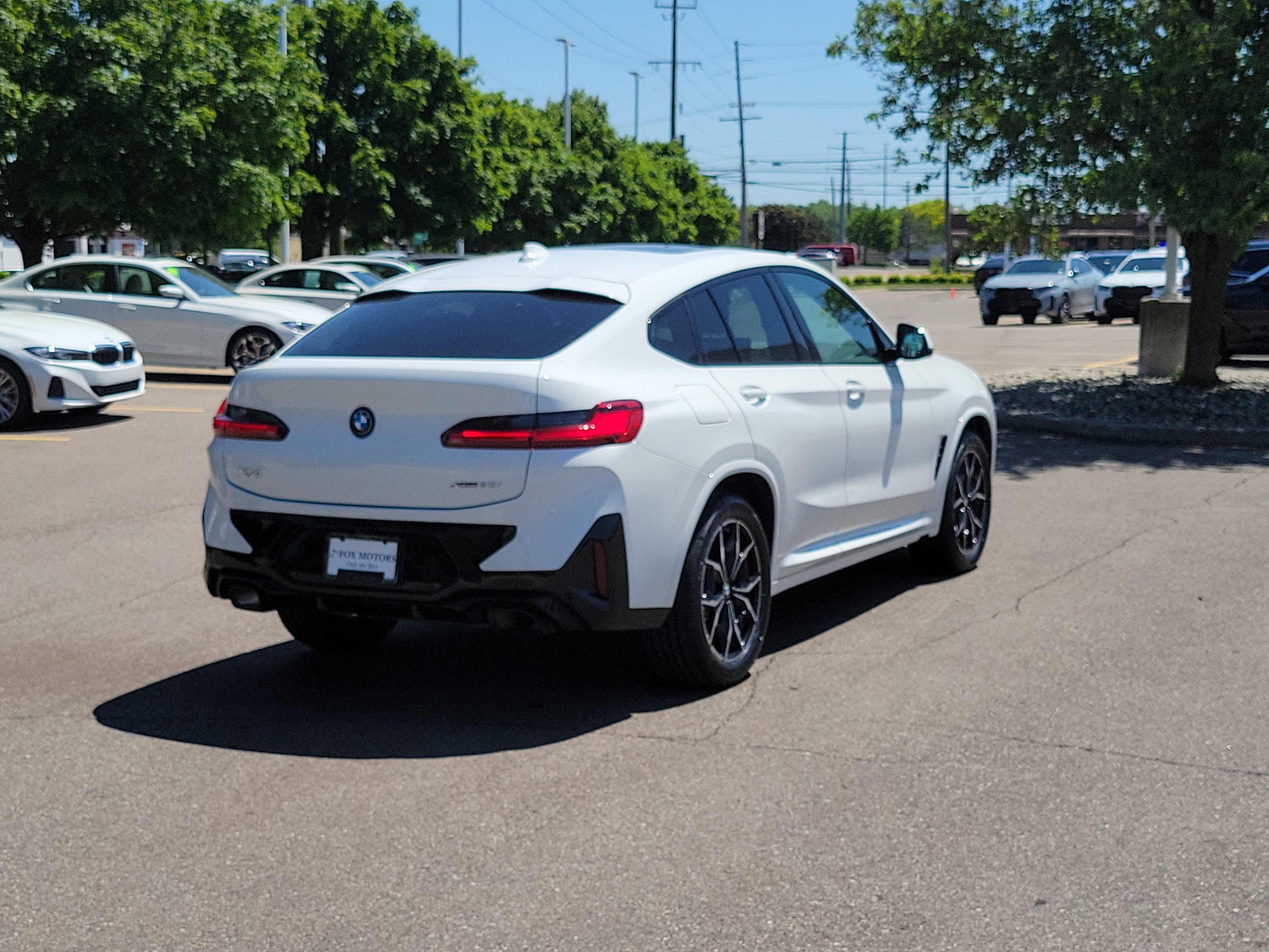 Certified 2024 BMW X4 xDrive30i w/ M Sport Package AWD/4WD image 4