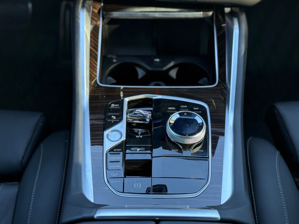 Used 2024 BMW X6 xDrive40i w/ Executive Package image 27