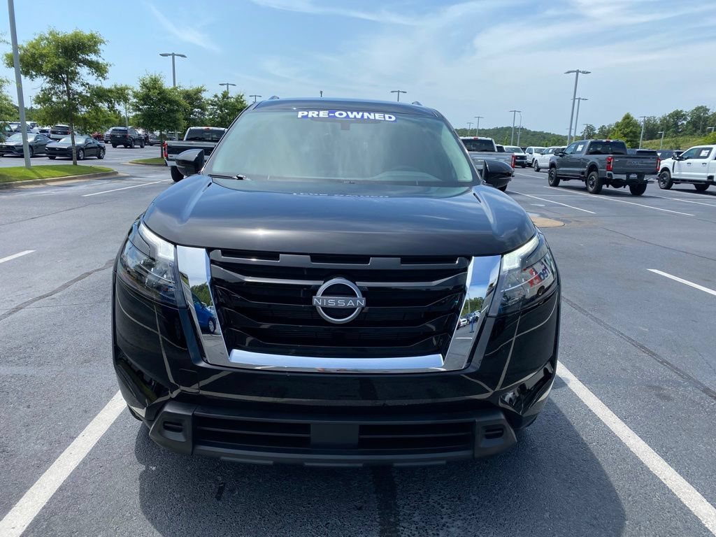 Used 2025 Nissan Pathfinder SV FWD image 2