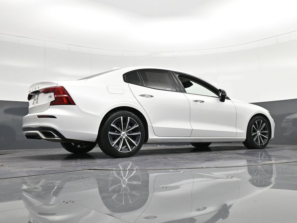 Used 2021 Volvo S60 T5 Momentum w/ Premium Package image 32