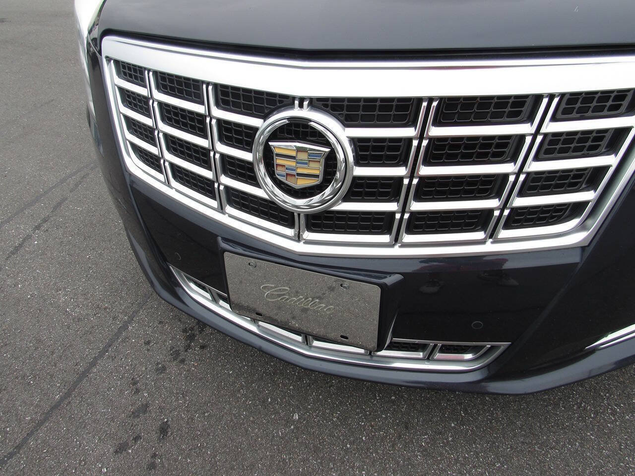Used 2013 Cadillac XTS Luxury w/ Driver Awareness Package FWD image 10