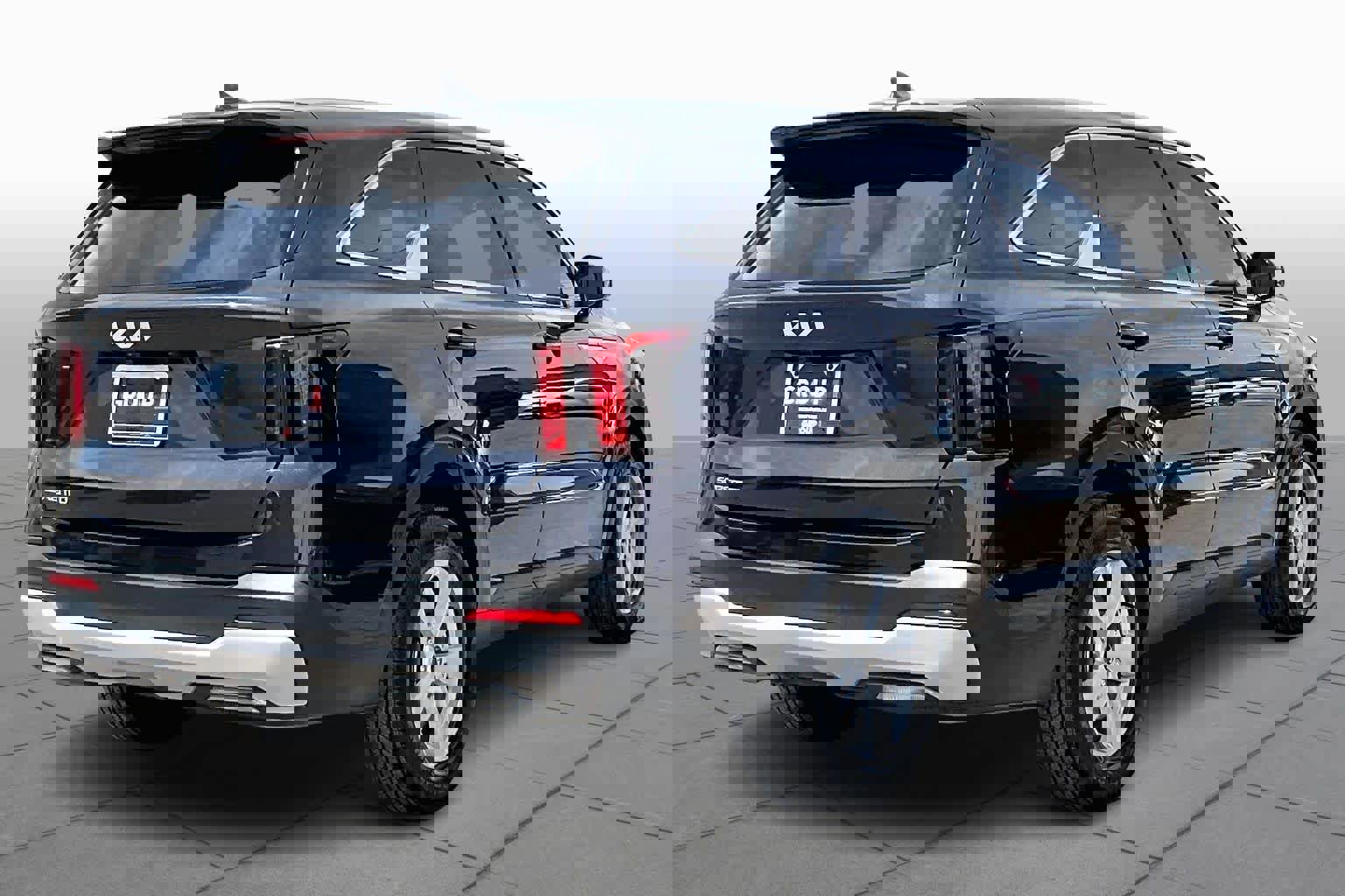 Used 2025 Kia Sorento LX image 12