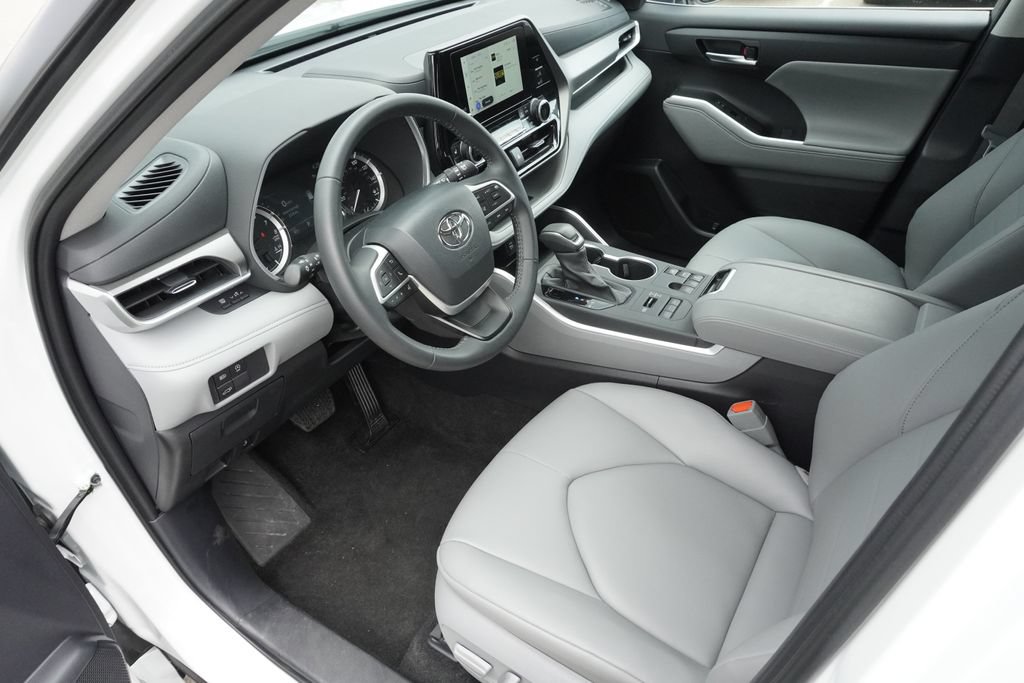 Used 2026 Toyota Highlander Limited AWD/4WD image 18
