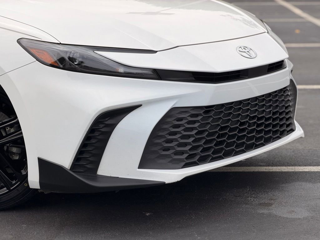 Used 2025 Toyota Camry SE FWD image 6