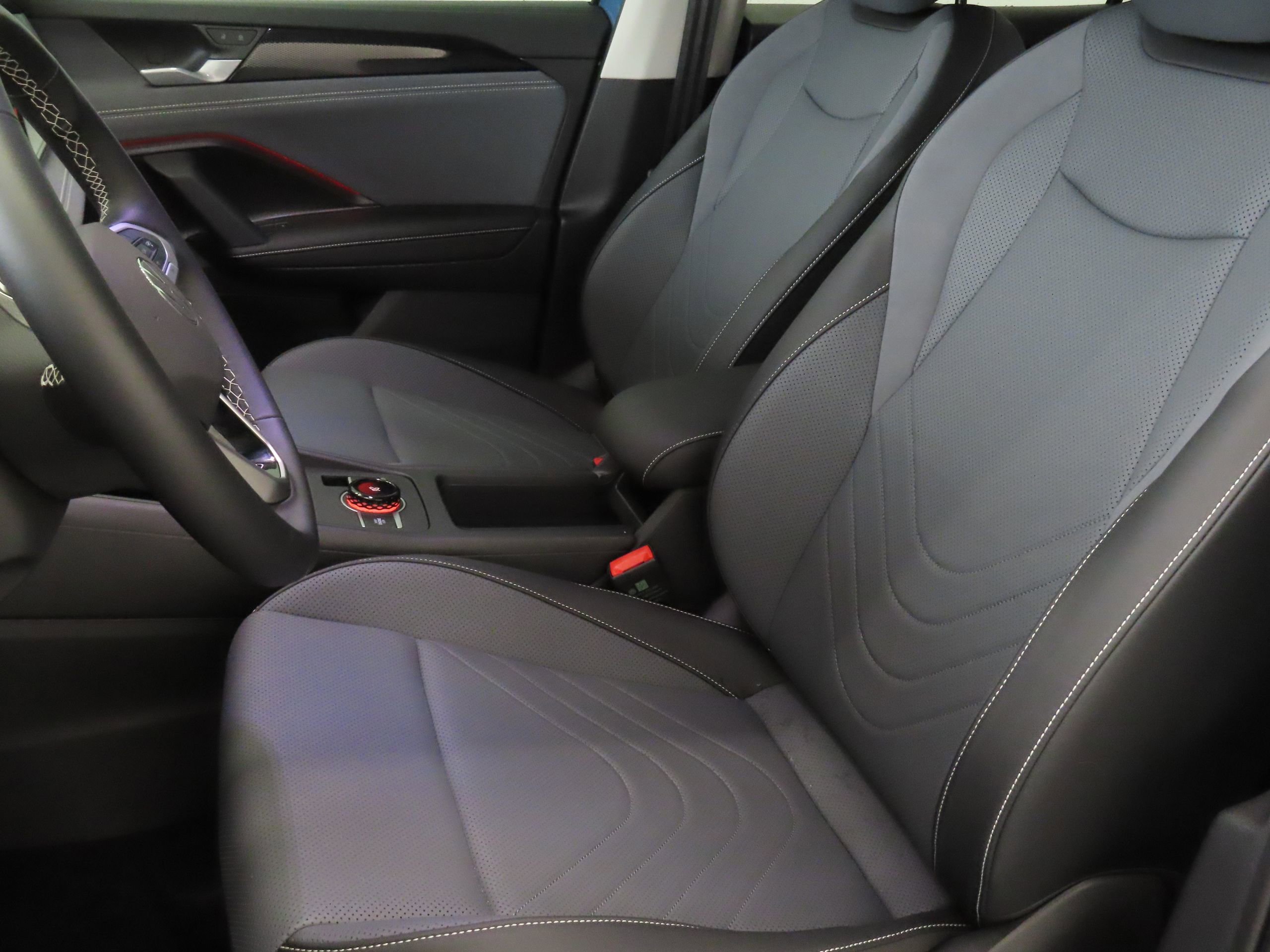 New 2025 Volkswagen Tiguan SE FWD image 8