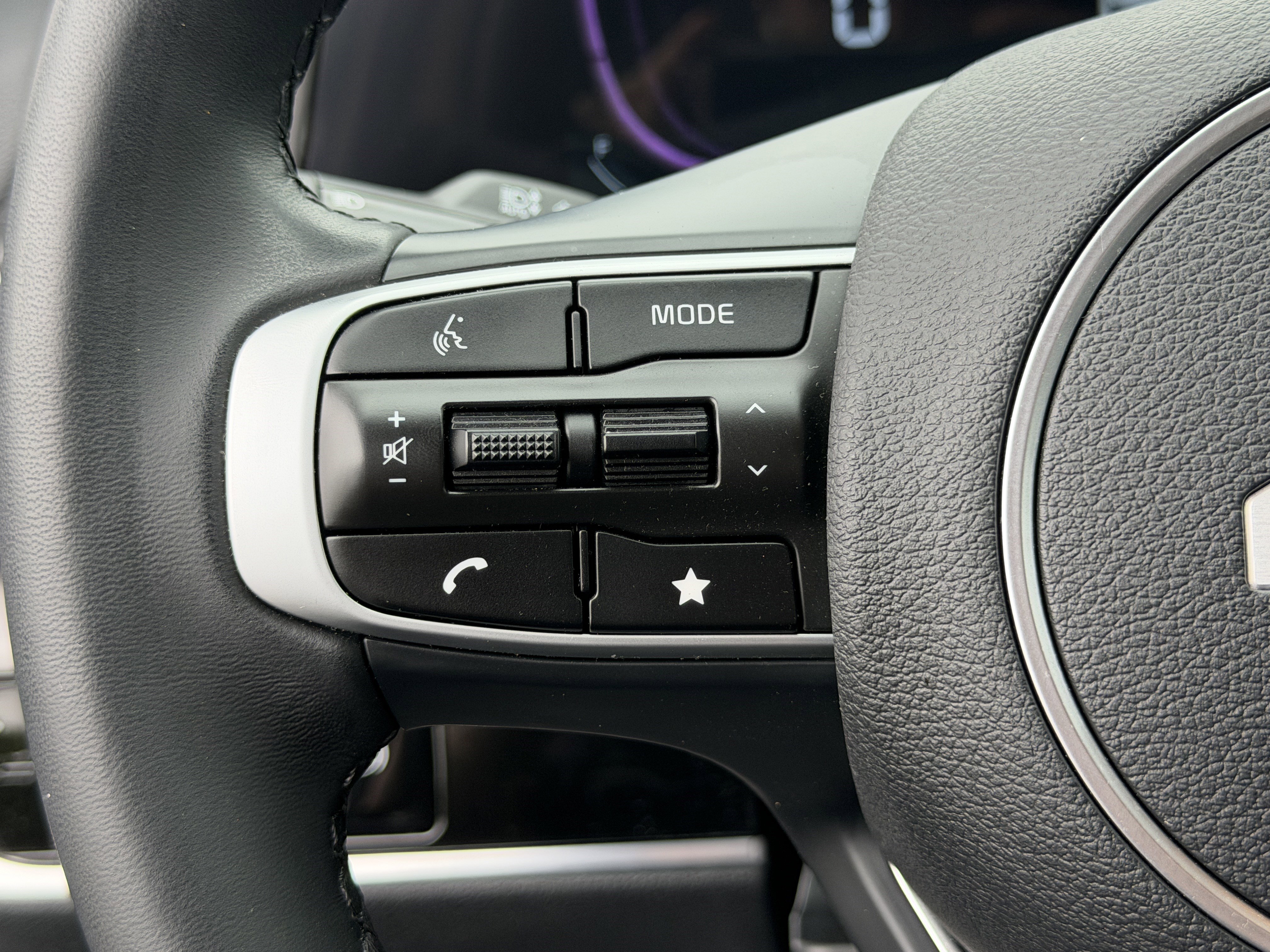 Certified 2025 Kia Sportage EX FWD image 19