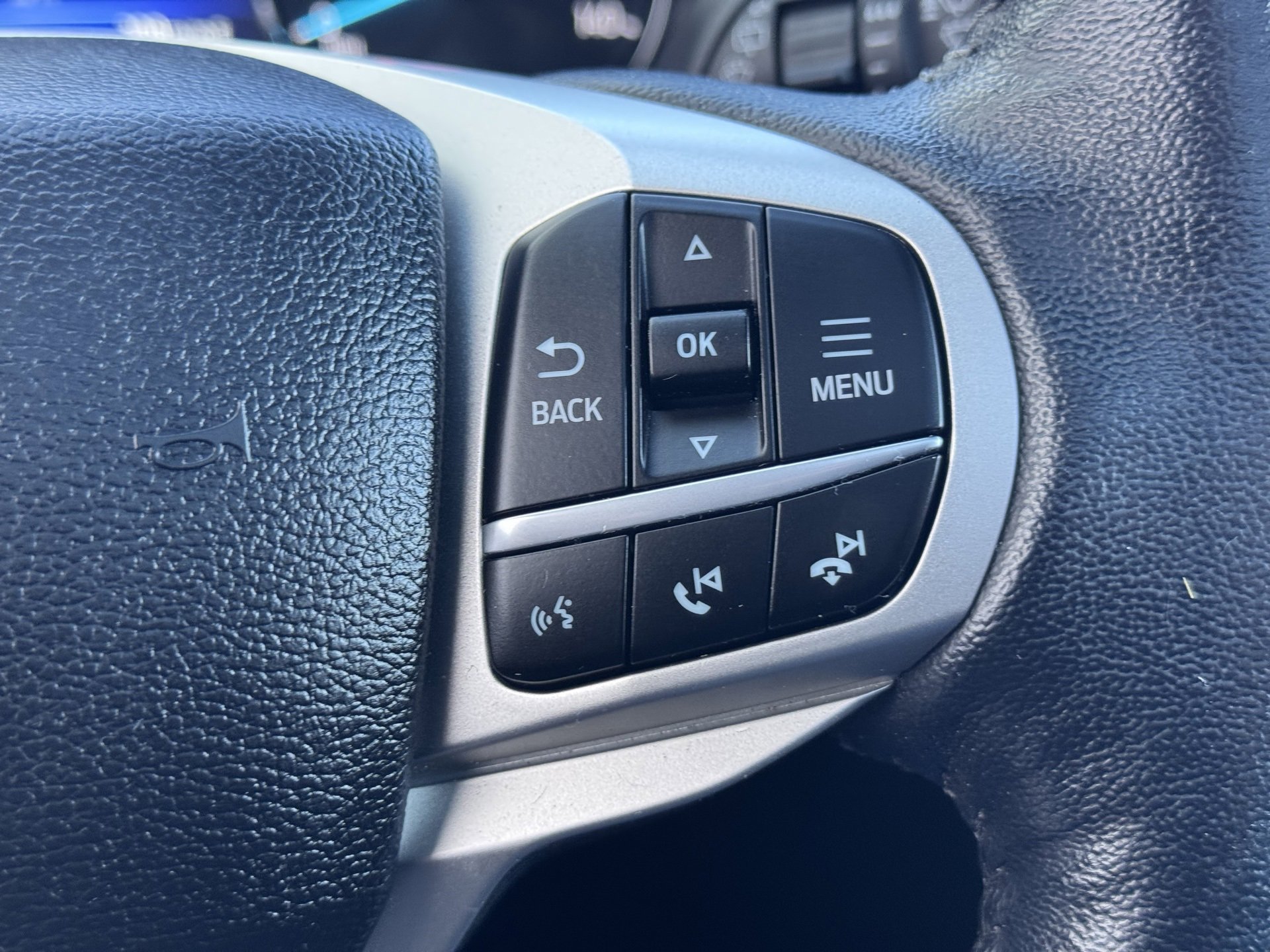 Used 2022 Ford Explorer XLT w/ Equipment Group 202A image 25