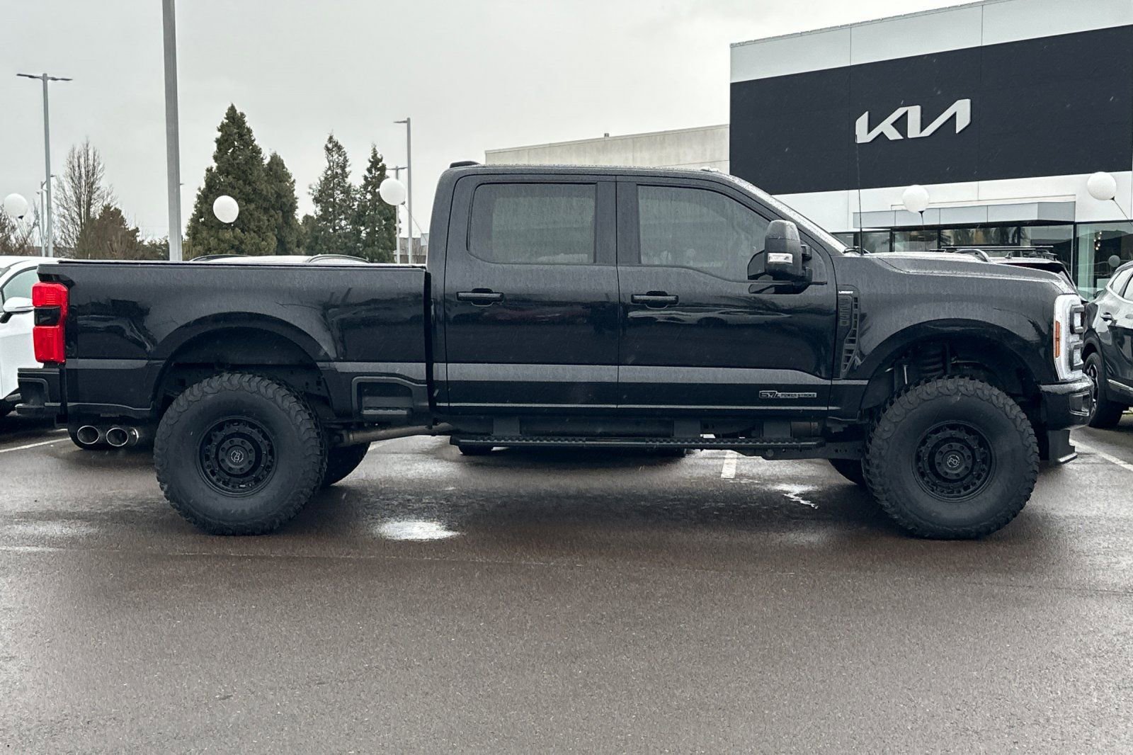 Used 2024 Ford F250 Lariat w/ Sport Appearance Package AWD/4WD image 3
