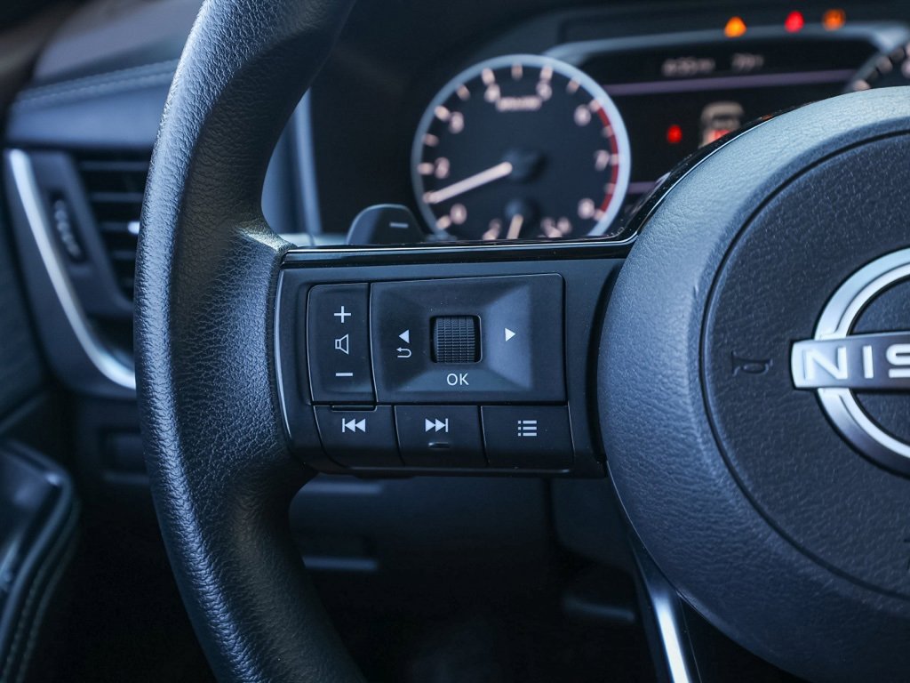 Used 2023 Nissan Rogue SV image 26