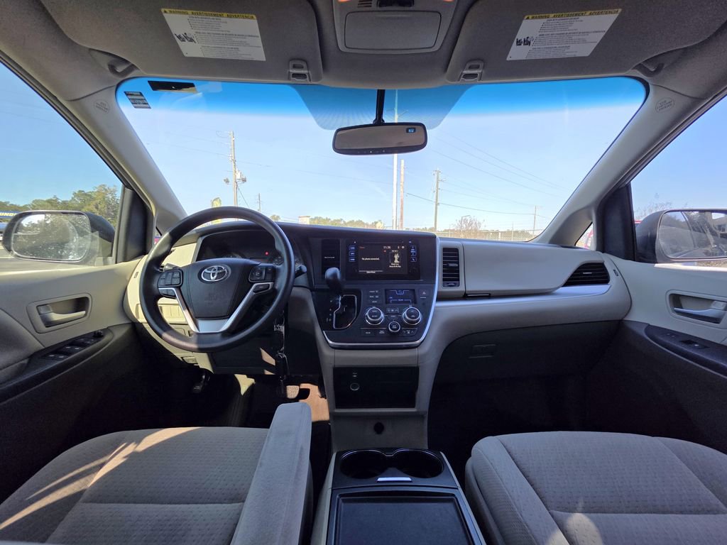 Used 2015 Toyota Sienna LE image 18