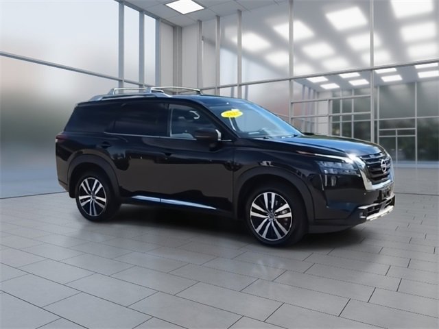 Used 2025 Nissan Pathfinder Platinum w/ Cargo Package image 2