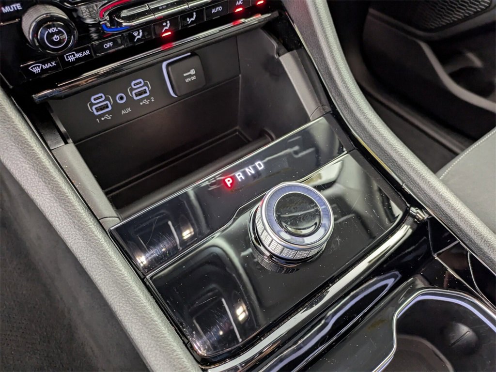 Certified 2023 Jeep Grand Cherokee Laredo image 24