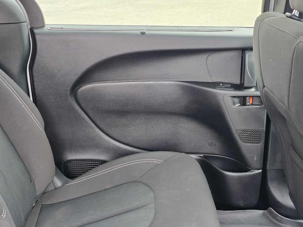 Used 2020 Chrysler Pacifica Touring w/ S Appearance Package image 47