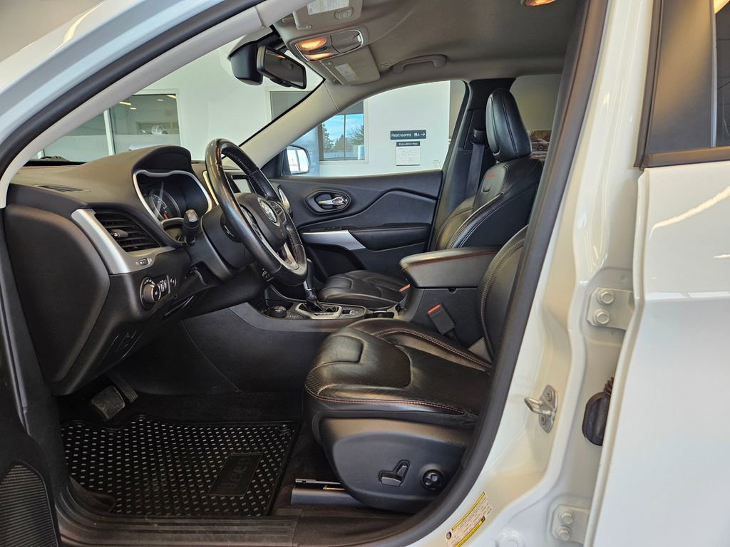 Used 2018 Jeep Cherokee Trailhawk w/ Quick Order Package 27L image 14