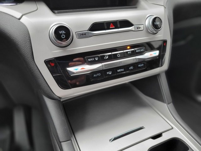 Used 2023 Ford Explorer XLT image 30