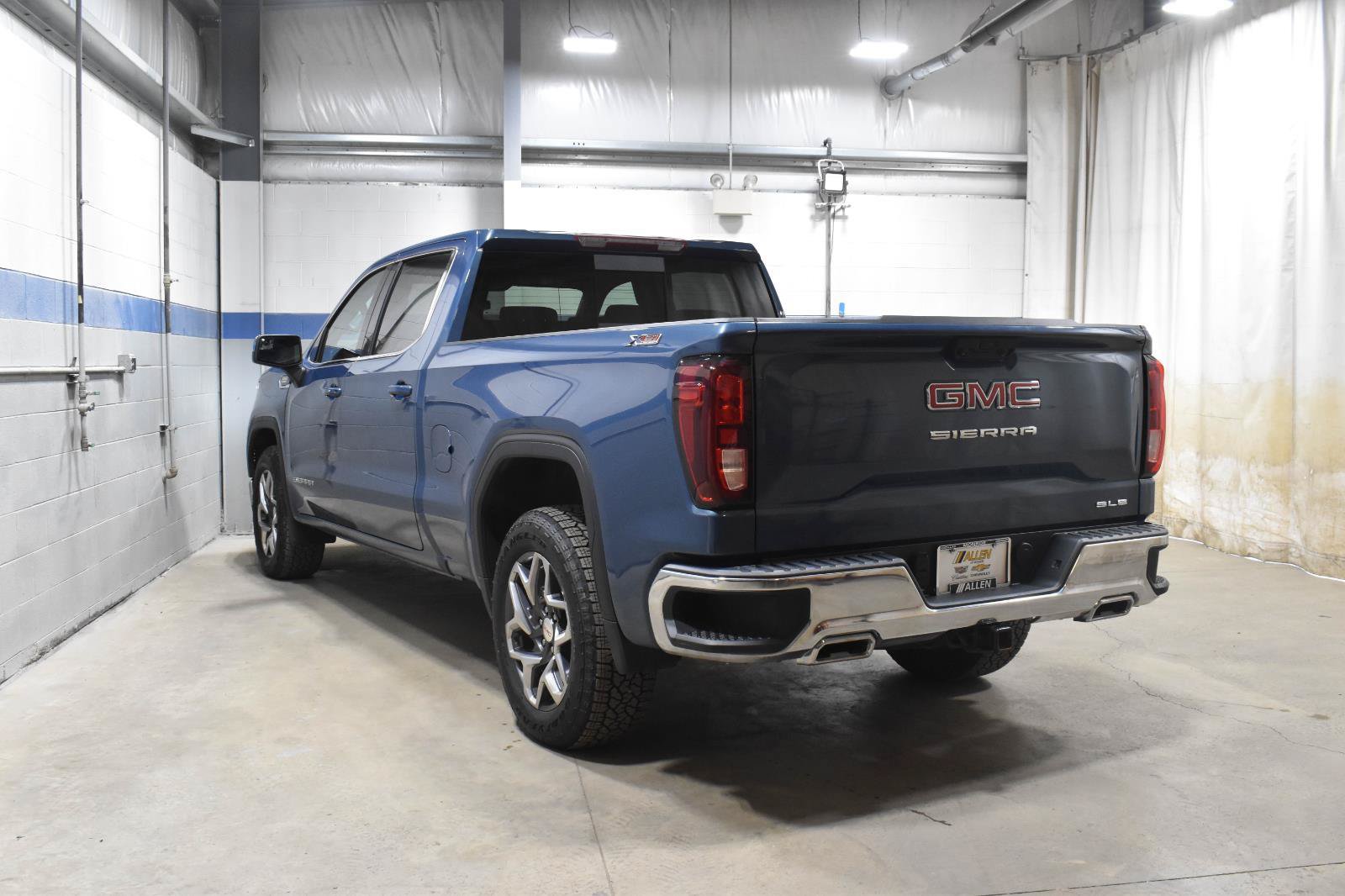 Used 2024 GMC Sierra 1500 SLE w/ Preferred Package AWD/4WD image 24