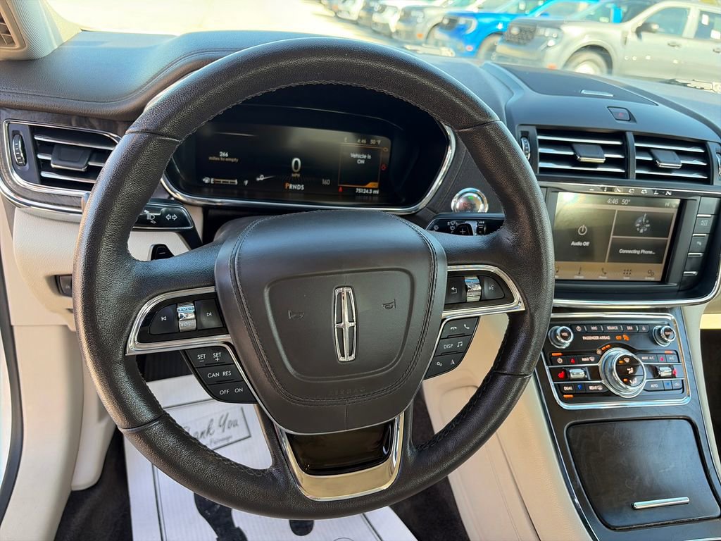 Used 2017 Lincoln Continental Premiere FWD image 19