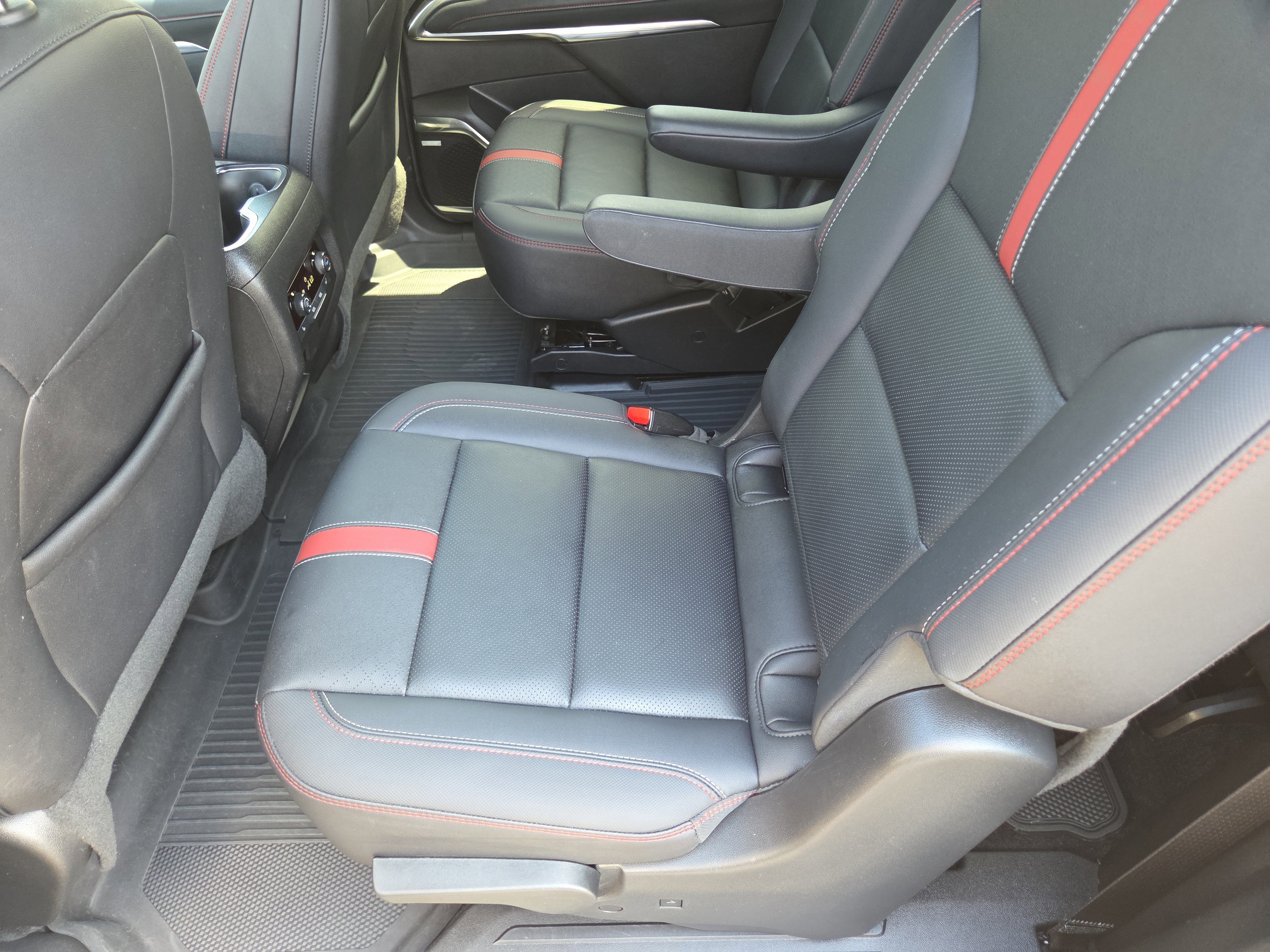 Used 2025 Chevrolet Traverse RS w/ LPO, Floor Liner Package AWD/4WD image 23