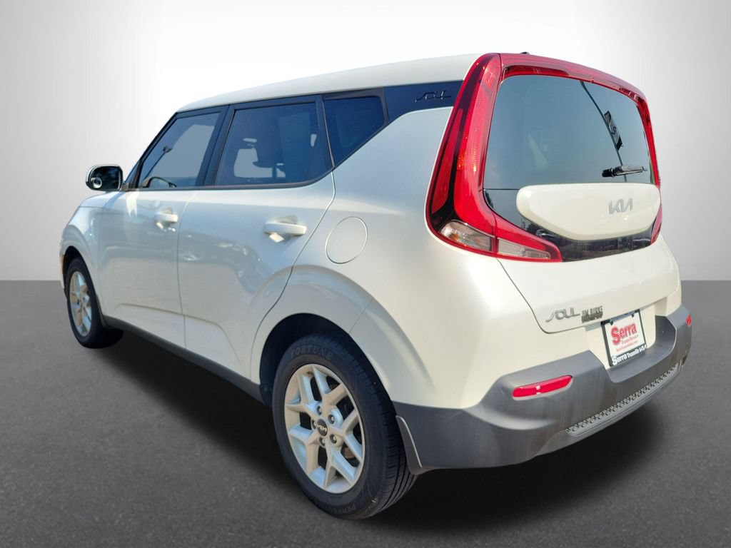 Used 2022 Kia Soul LX w/ Technology Package FWD image 3