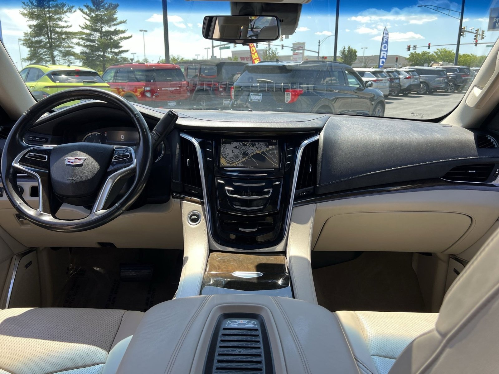 Used 2018 Cadillac Escalade Premium Luxury RWD image 31