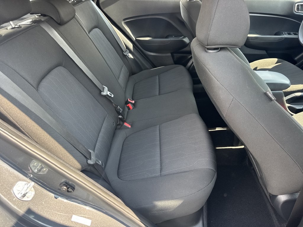 Used 2025 Hyundai Venue SE FWD image 15