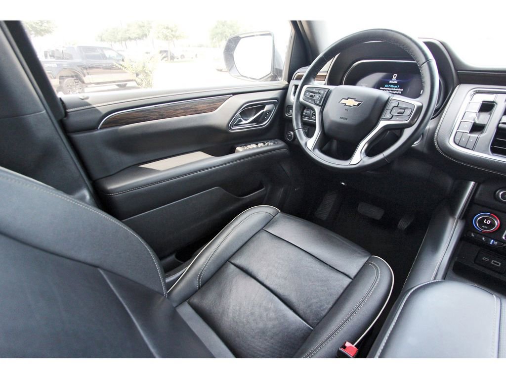 Used 2024 Chevrolet Suburban Premier RWD image 6