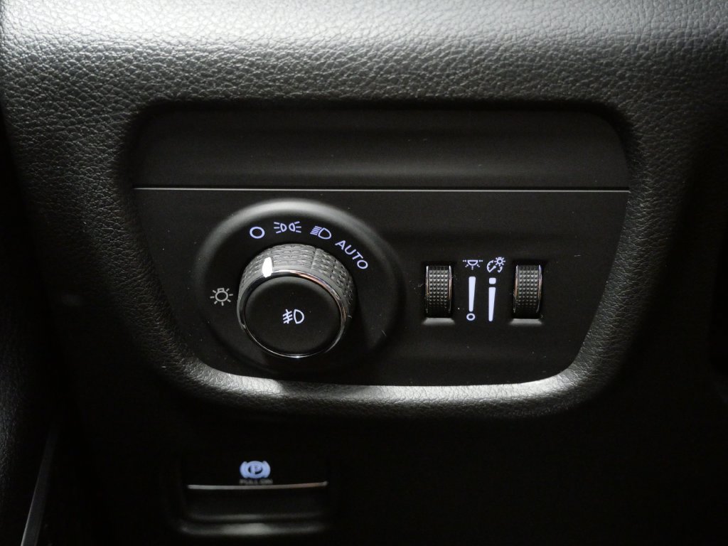 Used 2023 Jeep Grand Cherokee Limited AWD/4WD image 20