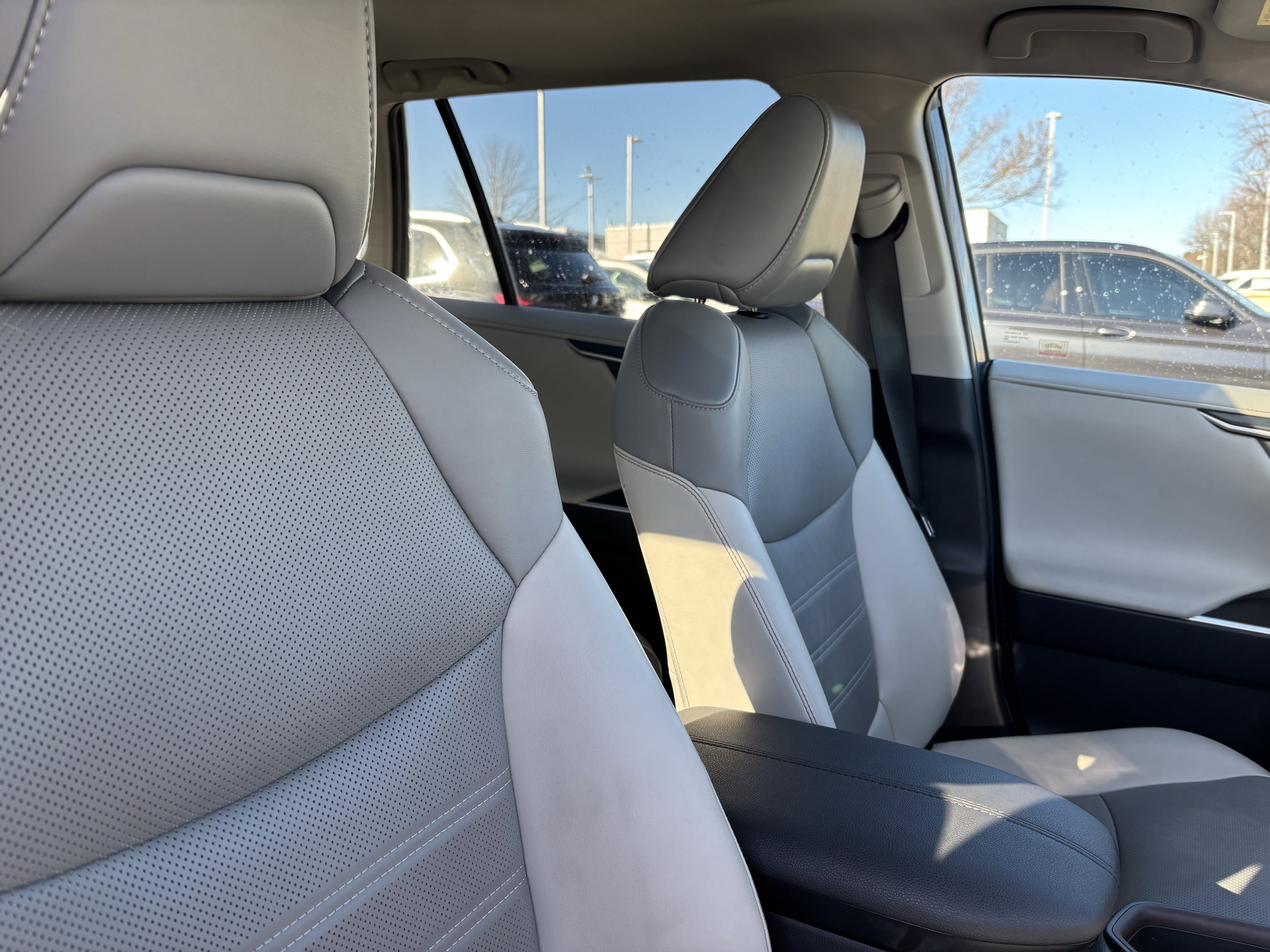 Used 2021 Toyota RAV4 Limited image 34