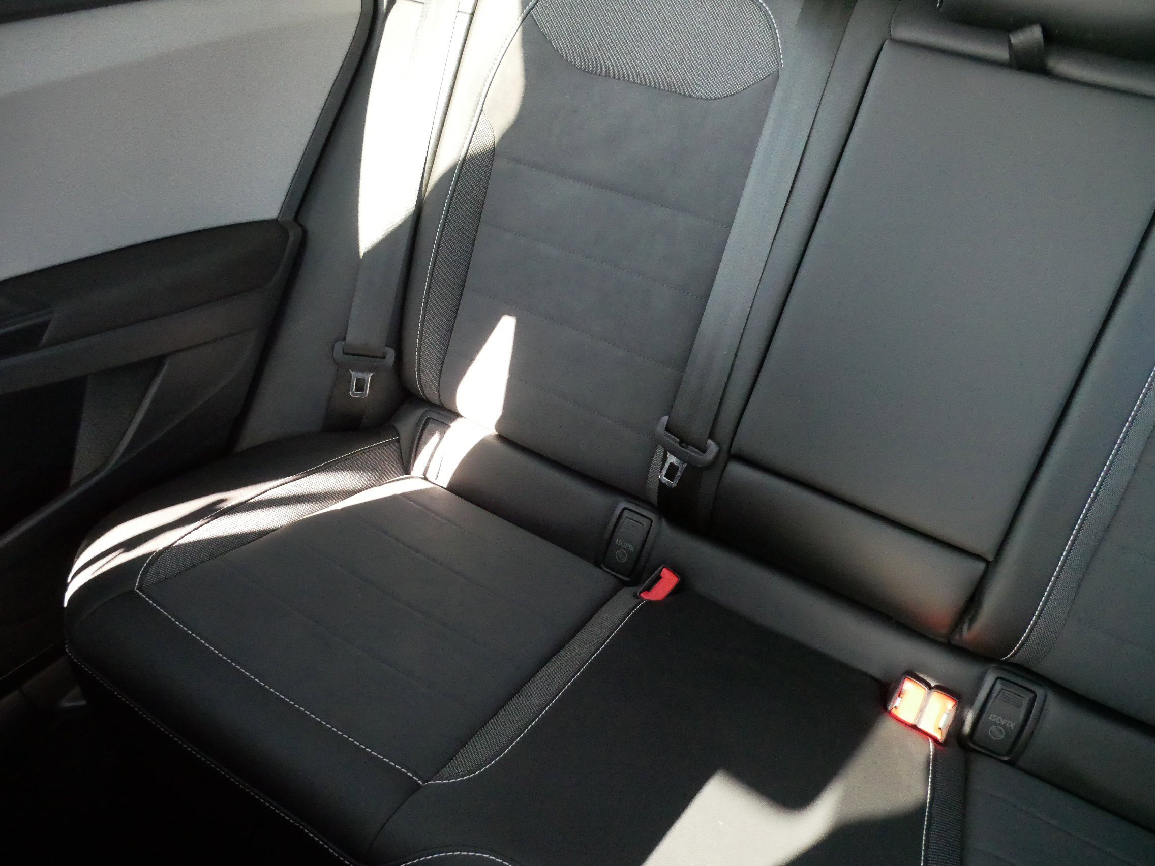 Used 2023 Volkswagen Taos SE w/ Panoramic Sunroof Package image 12