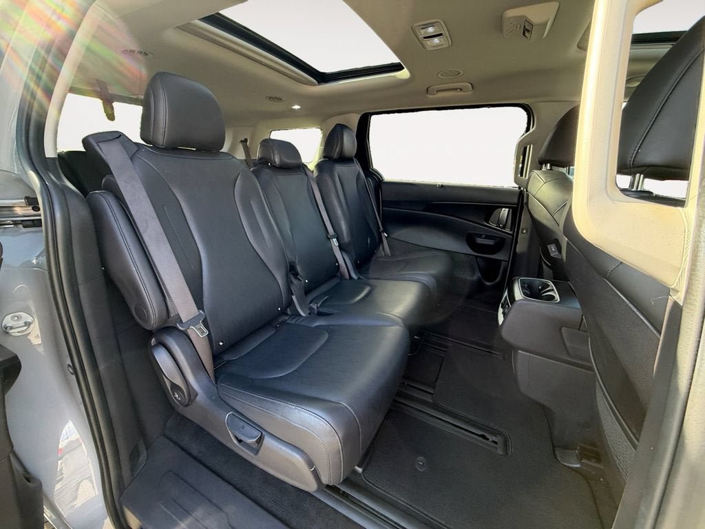 Used 2025 Kia Carnival SX w/ SX Dark Edition Package FWD image 23