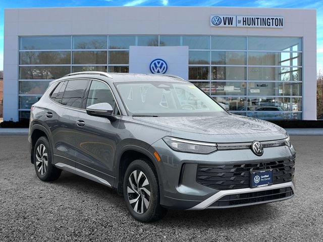 Used 2025 Volkswagen Tiguan S AWD/4WD image 1