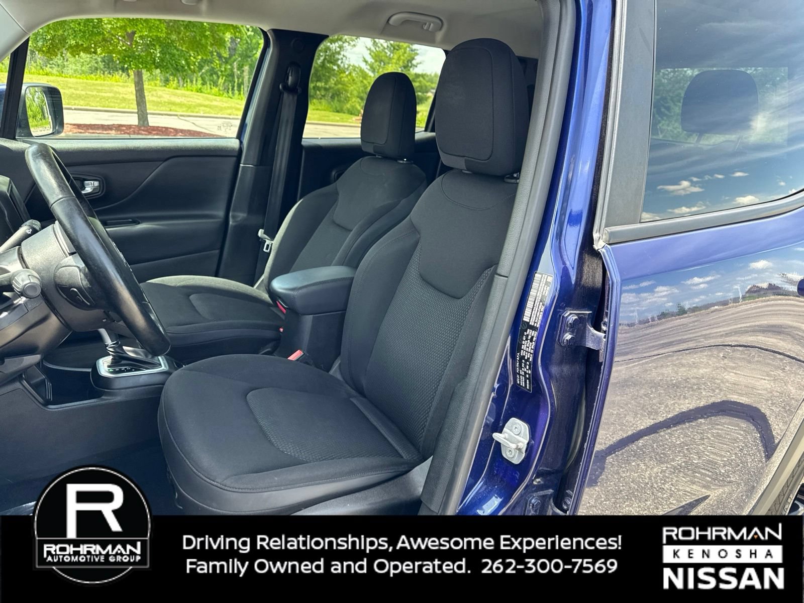 Used 2018 Jeep Renegade Altitude w/ Cold Weather Group FWD image 12