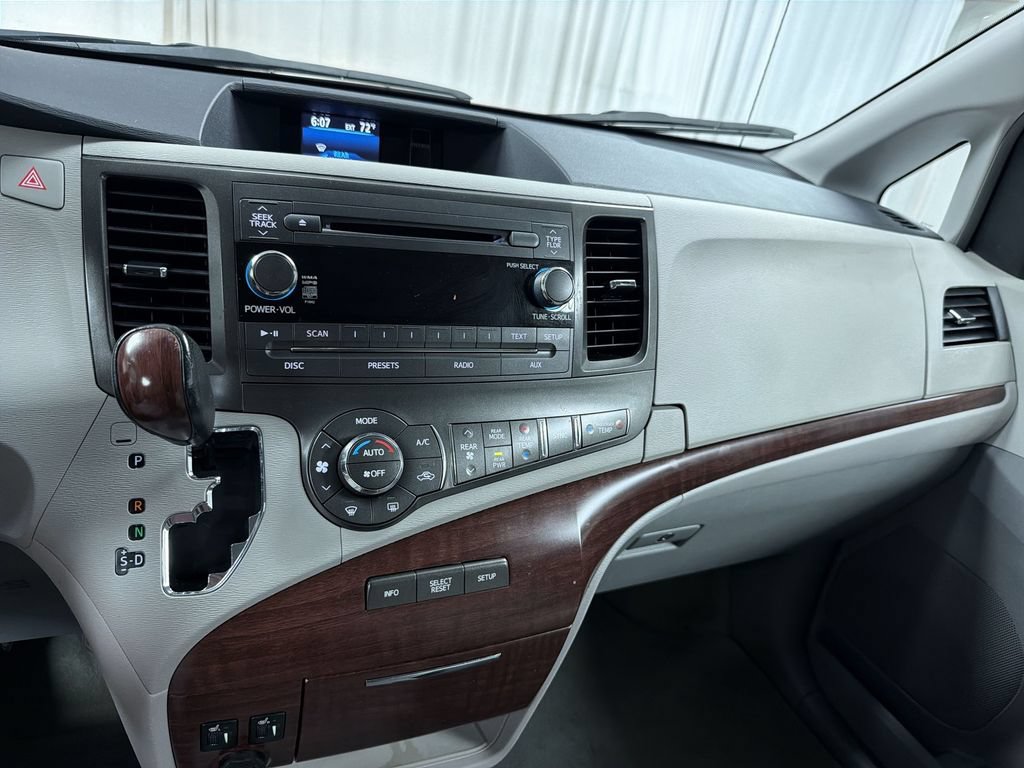 Used 2014 Toyota Sienna XLE AWD/4WD image 21