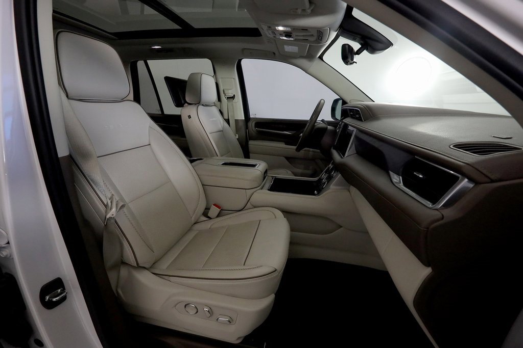 Used 2021 GMC Yukon Denali w/ Denali Premium Package image 11