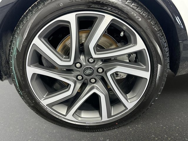 Used 2025 Land Rover Discovery Dynamic SE image 33