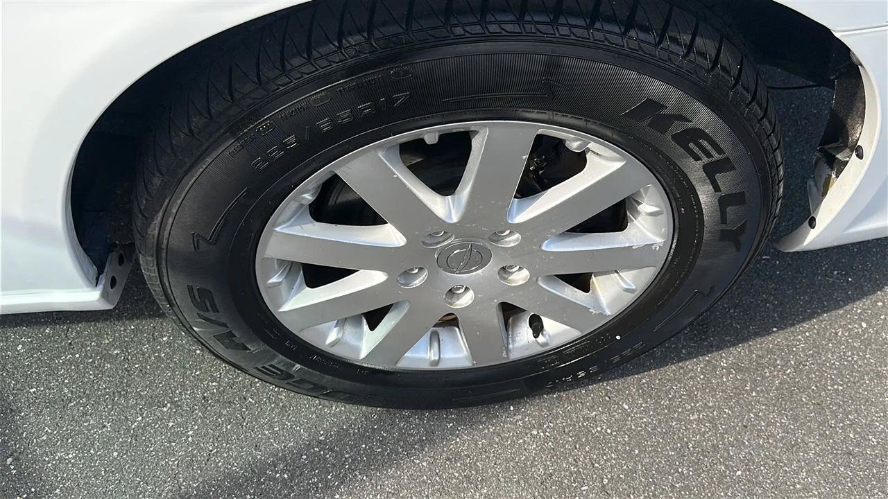 Used 2016 Chrysler Town & Country Touring FWD image 16