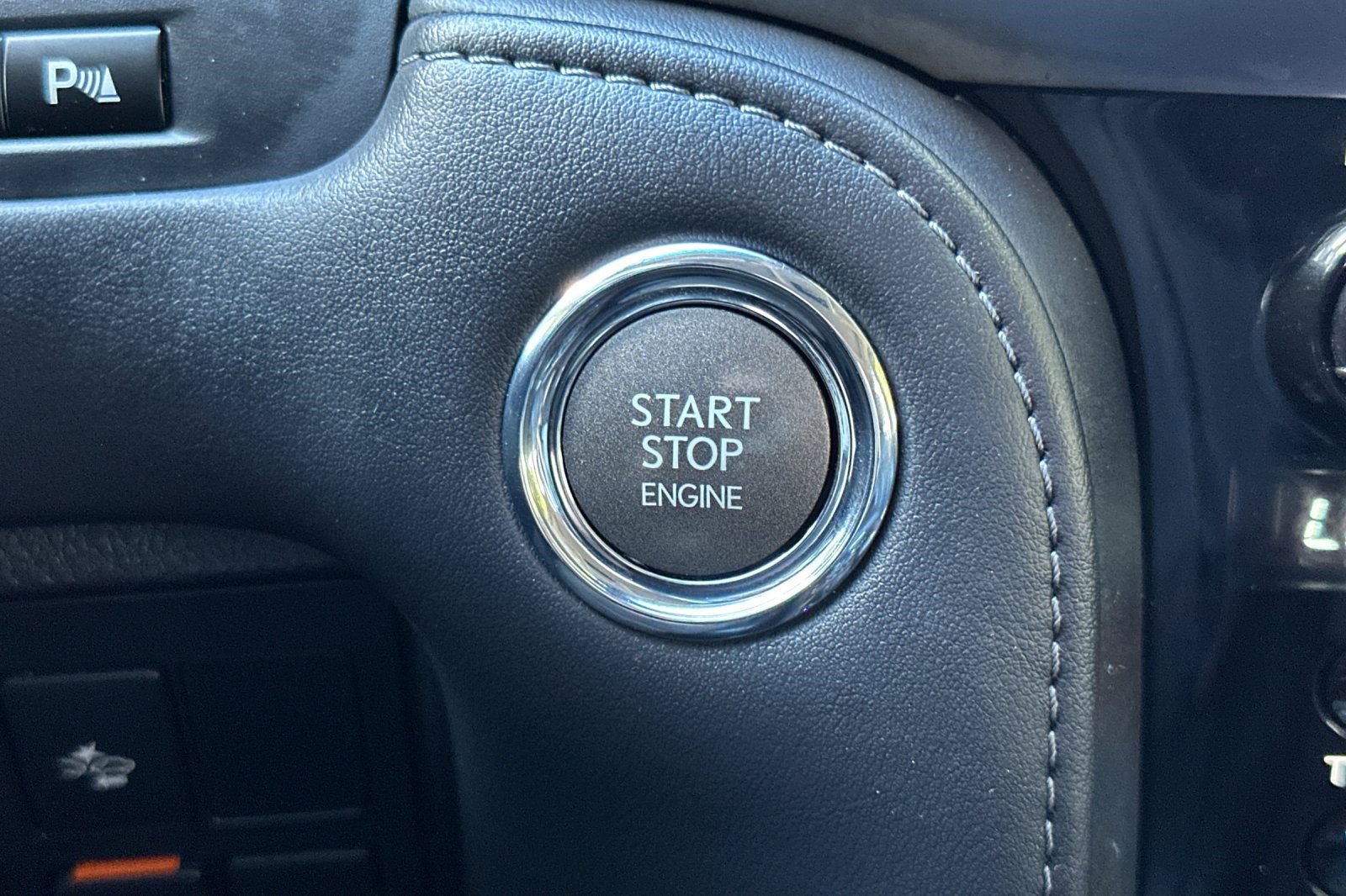 Used 2017 Lexus LX 570 4WD w/ Luxury Package image 28