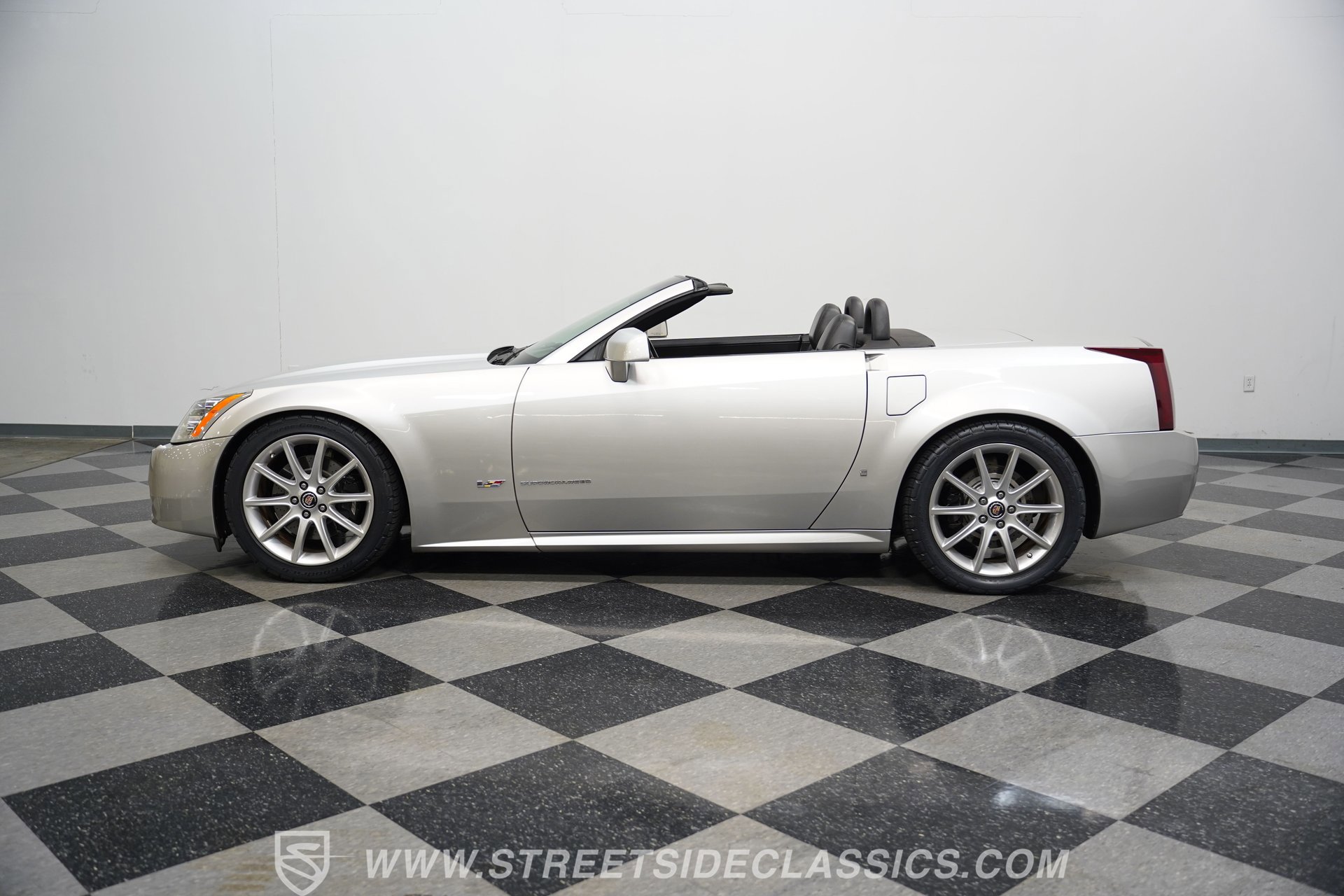 Used 2006 Cadillac XLR V image 2