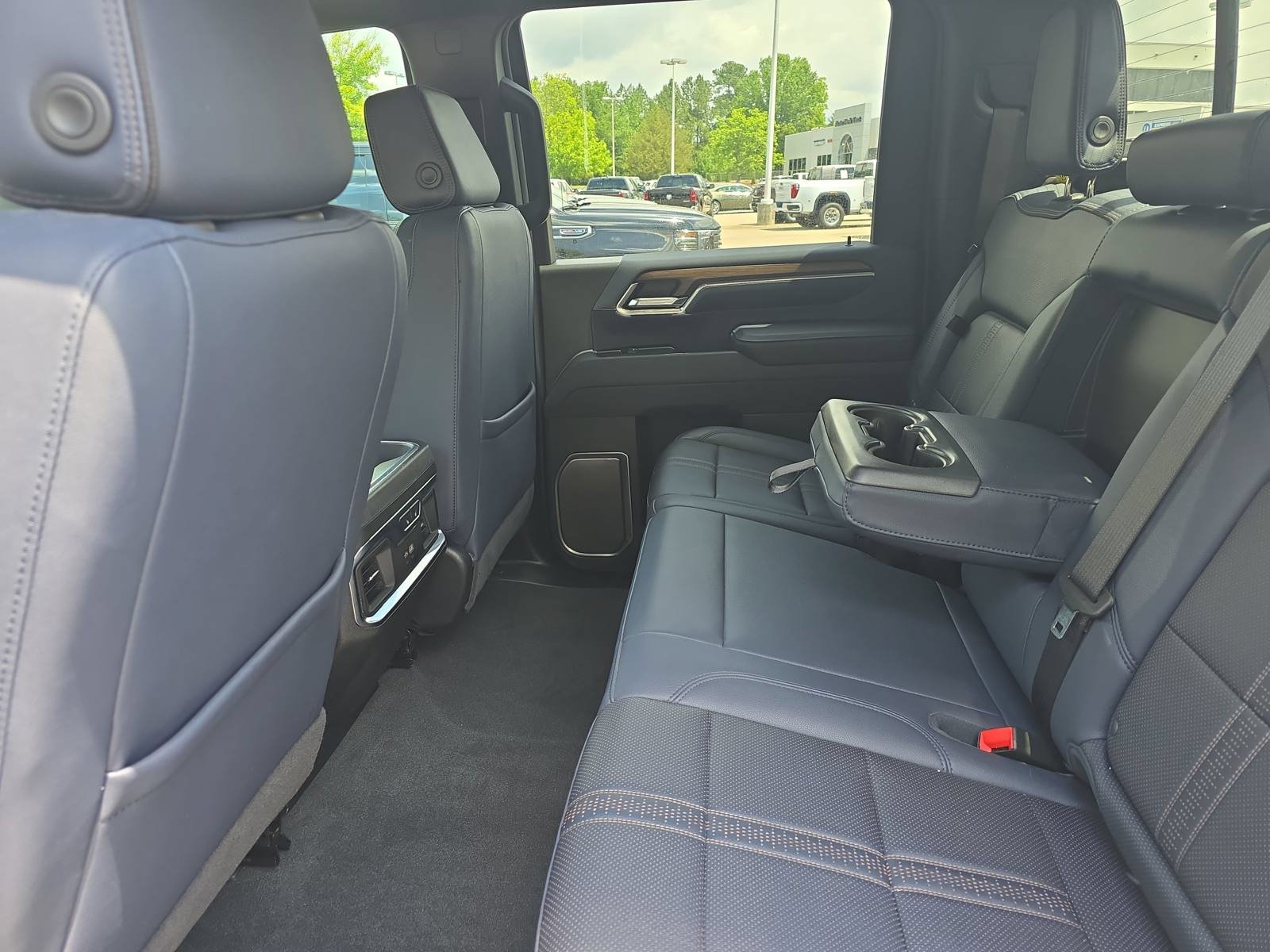 Used 2025 Chevrolet Silverado 2500 High Country w/ Technology Package AWD/4WD image 16