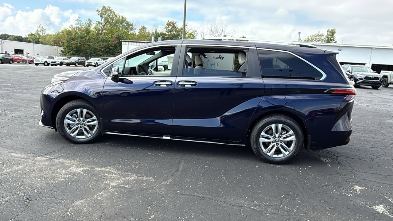 New 2025 Toyota Sienna Limited image 4
