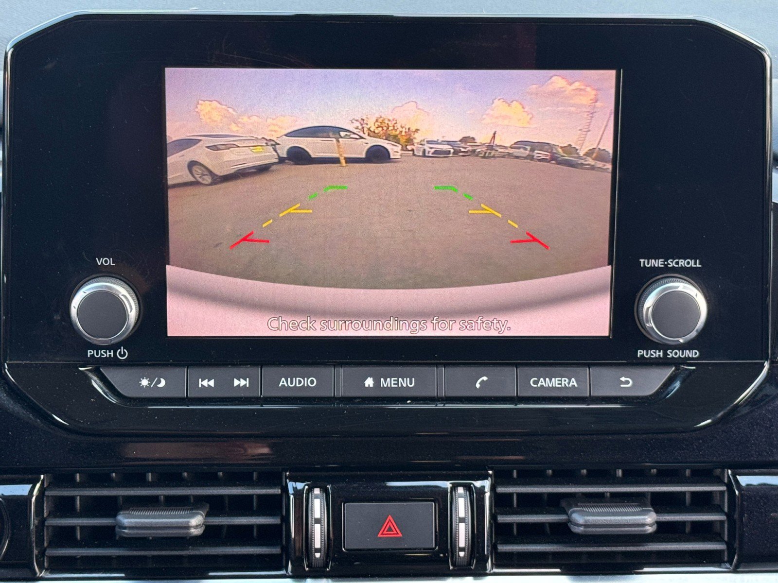 Used 2022 Nissan Pathfinder SV image 24