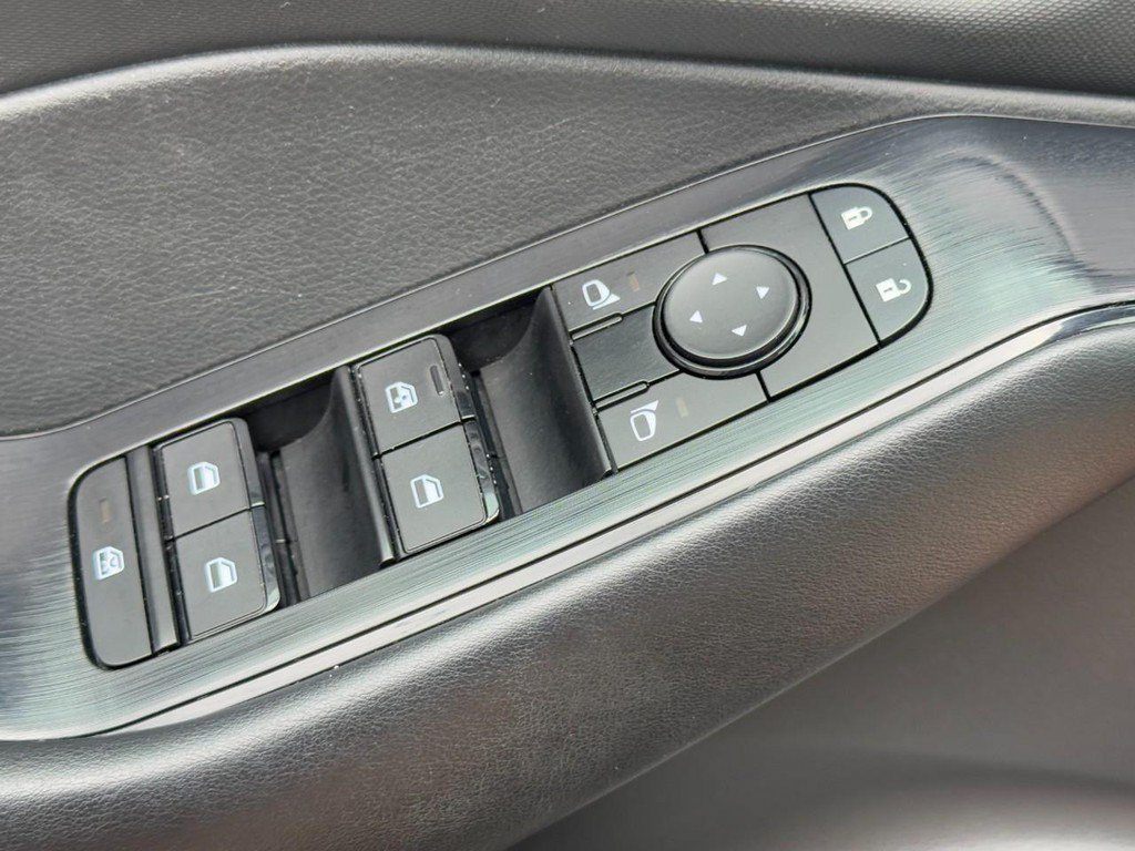 Used 2024 Nissan Rogue S AWD/4WD image 23