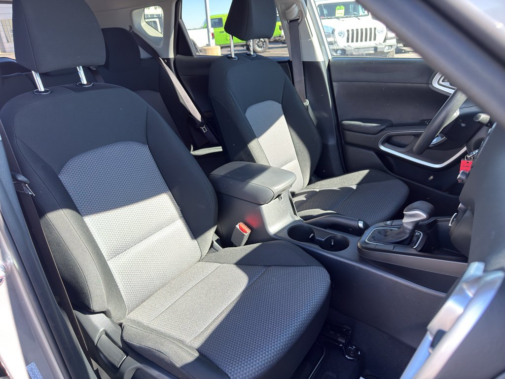 Used 2025 Kia Soul LX FWD image 13