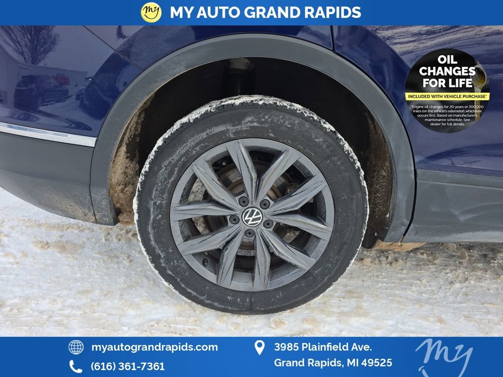 Used 2023 Volkswagen Tiguan SE w/ Panoramic Sunroof Package image 35
